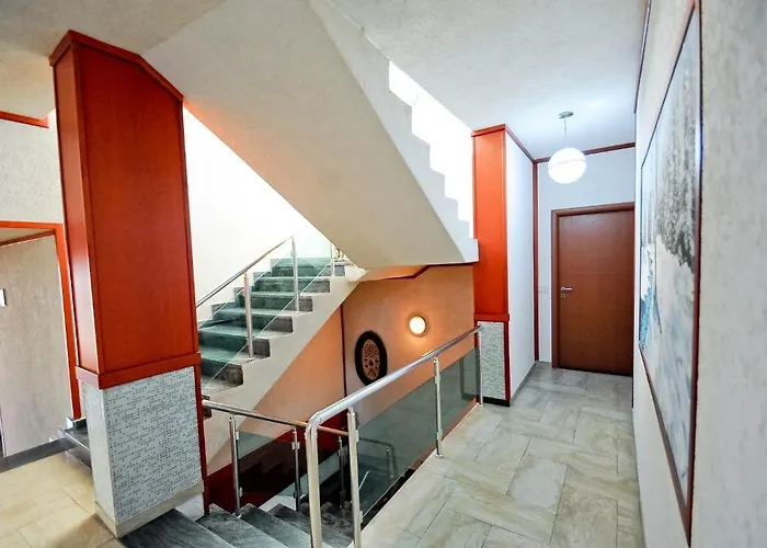 卢比亚纳酒店 Yrsheku